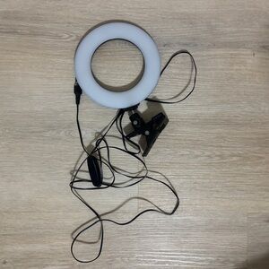 Clip on ring light